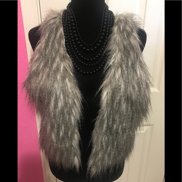Ashley By 26 International Tops - 🔘Fur Vest 🔘 size Large